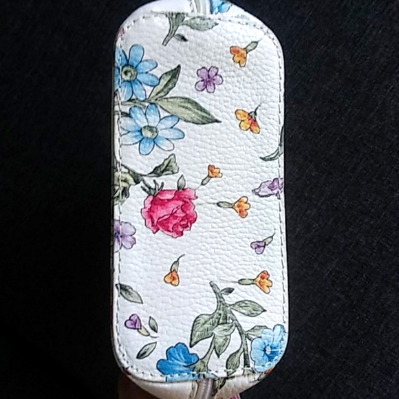 Genuine Leather Floral Purse - Picture 8 of 8
